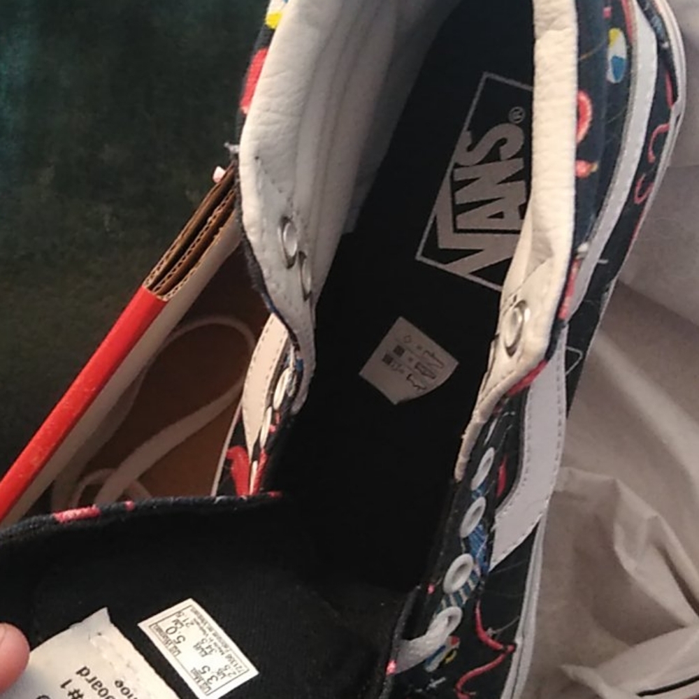 Vans - Picture 3 of 4